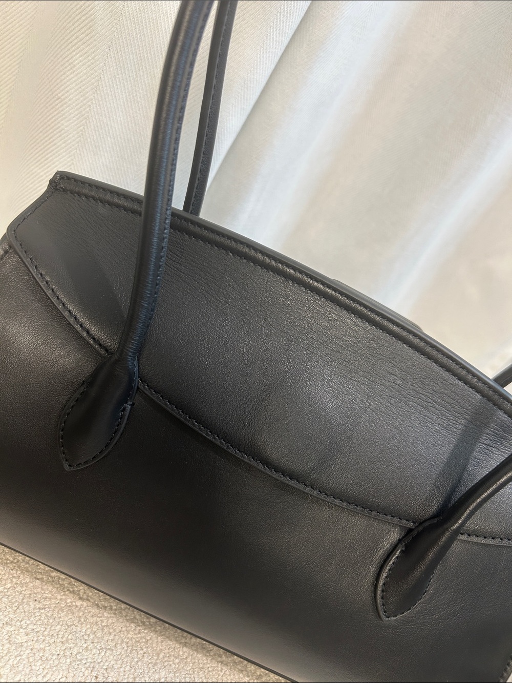Quince Amelie Black Leather Shoulder Bag - Picture 7 of 17